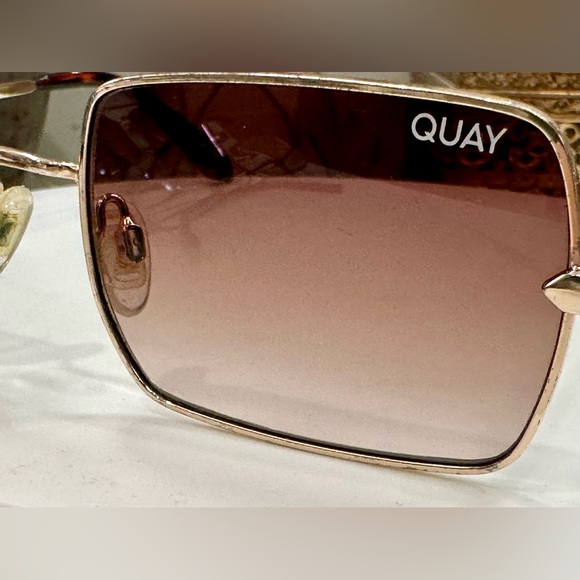 Quay - TTYL - Sleek Gold-Toned Square Sunglasses & Soft Snap-Close Case - VGUC - Picture 10 of 17